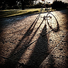 Bicikl sa produženom senkom #bicycle #shadow #sunset
